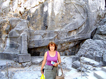 sculpture de navire dans la roche  Lindos